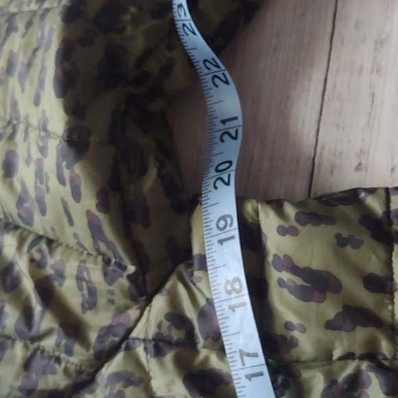 OLD NAVY ACTIVE ANIMAL PRINT PUFFER JACKET - Picture 6 of 7